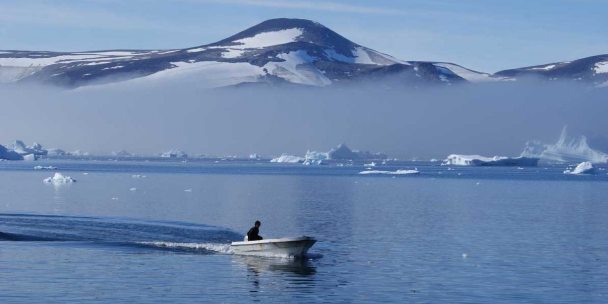 båt på vannet i arktis